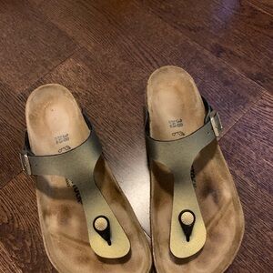 Birkenstock Gizeh Gold Sandals size 38 (7-7.5)